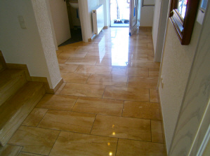 Botticino Marmor nach dem Schleifen durch OCS